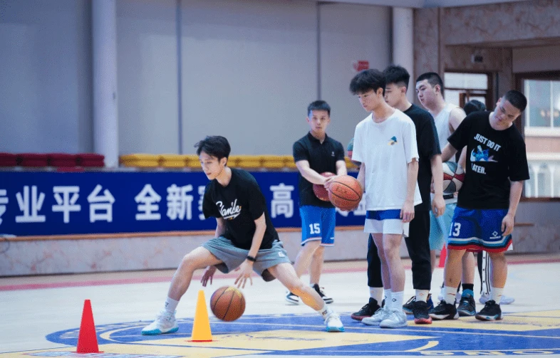 业余篮球选手如何通过试训提升技能_1